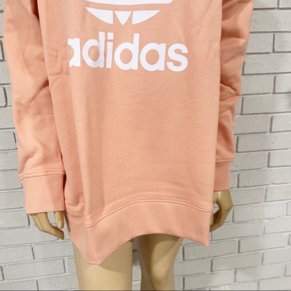 Adidas Originals Women Oversized Trefoil Sweatshirt Peach Coral Crewneck NWT - Picture 3 of 6